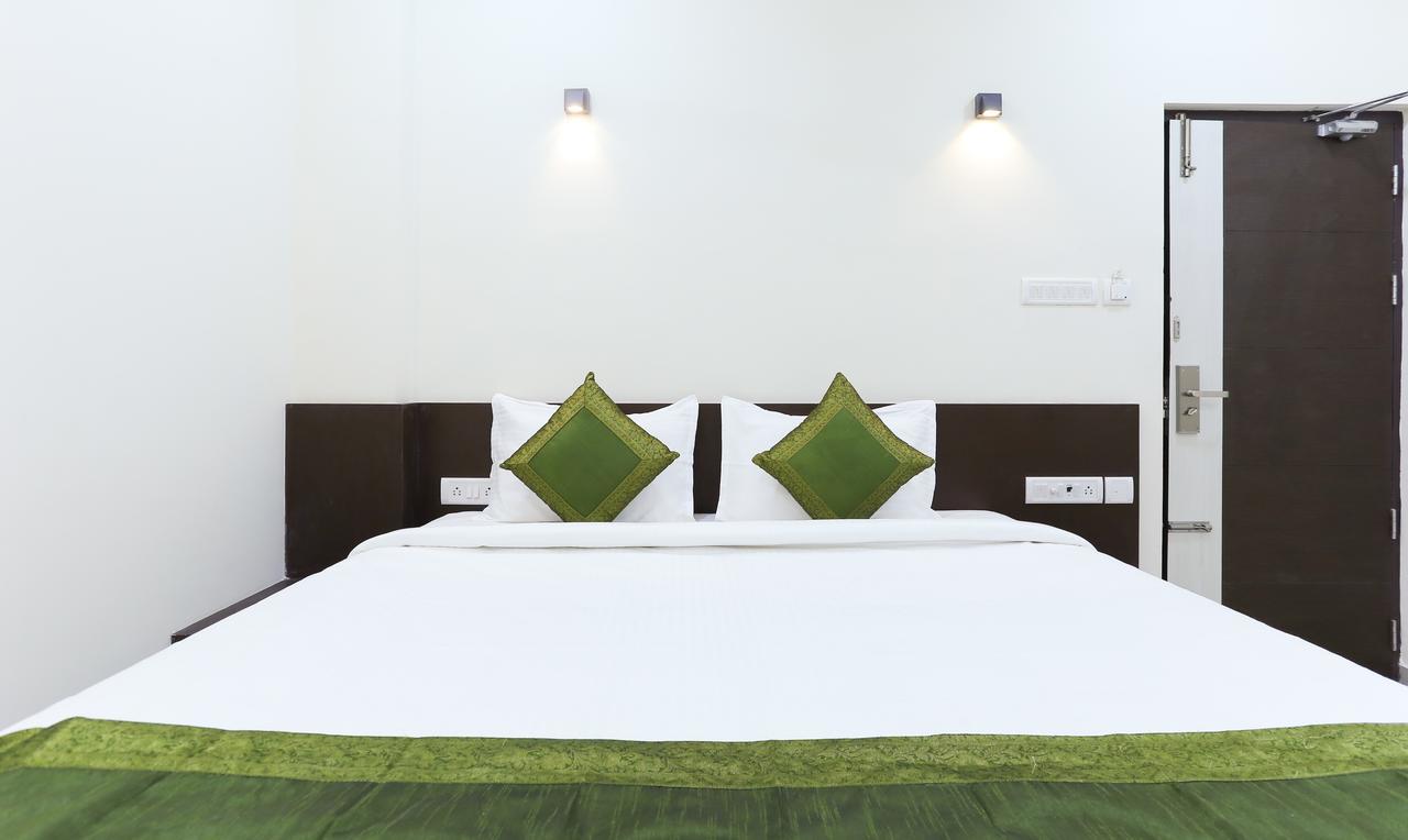 Majestic Inn Chennai Exterior foto