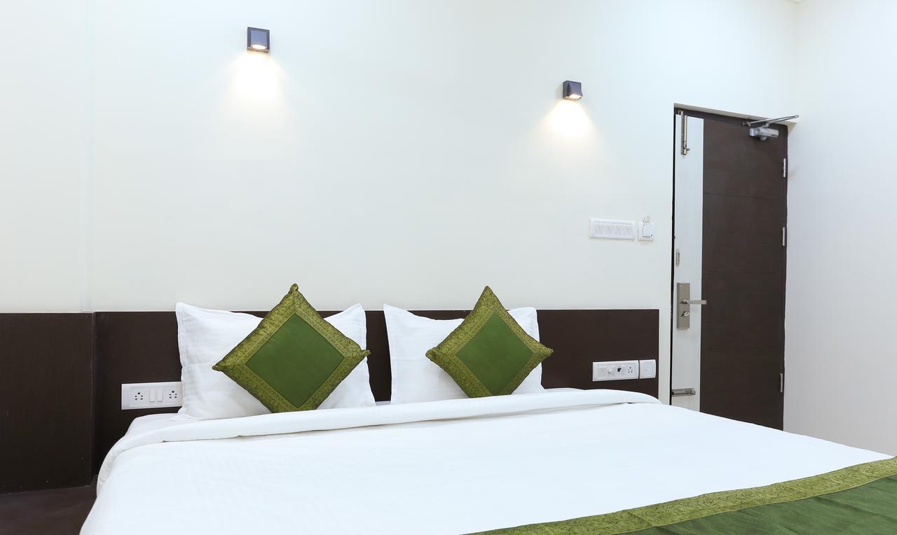 Majestic Inn Chennai Exterior foto